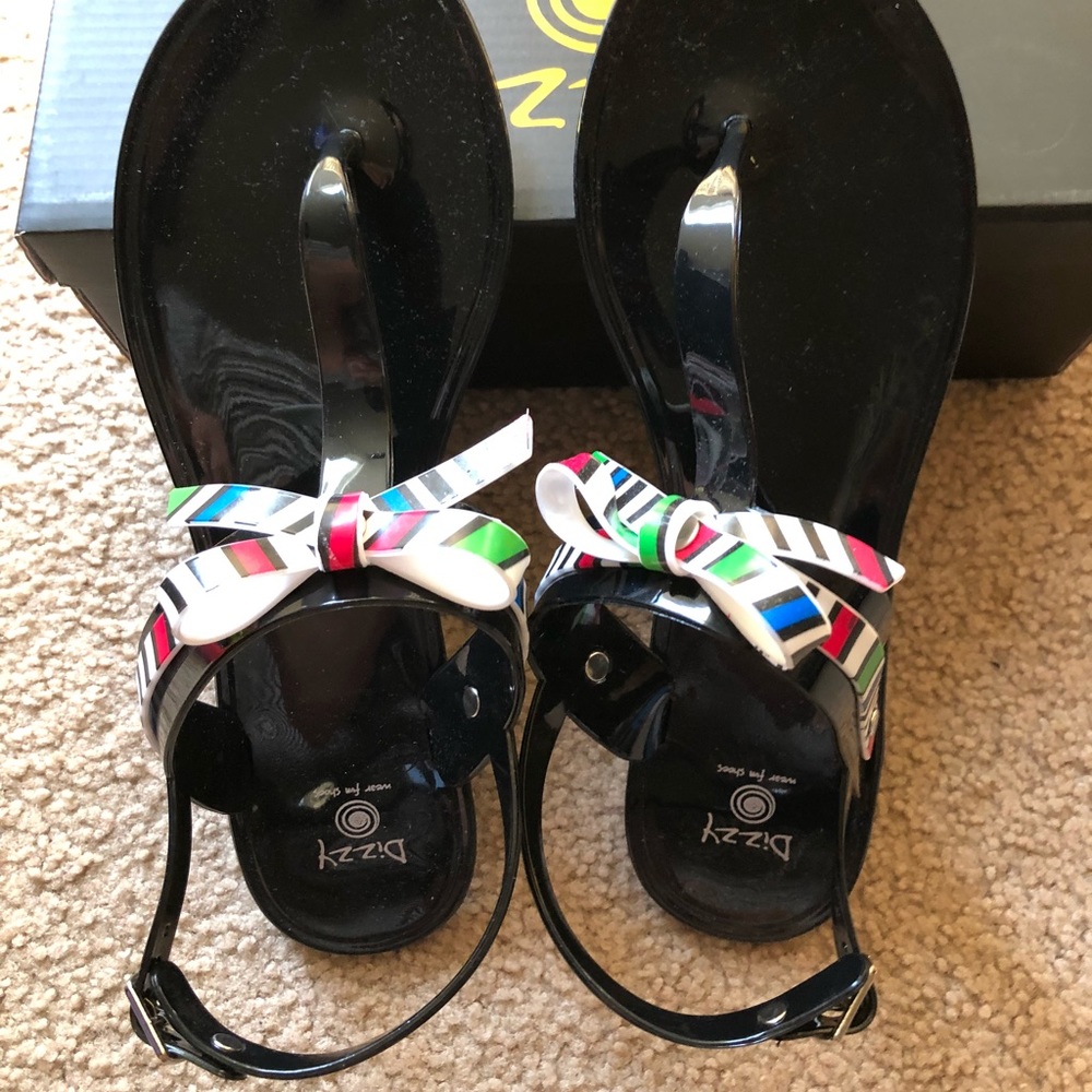 Dizzy Thong Sandals